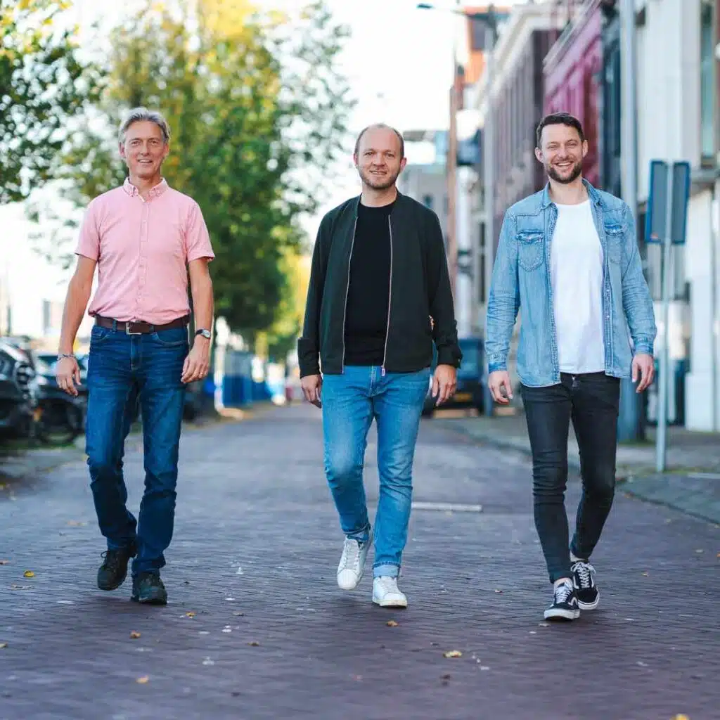 Titel: Over Ons Wij zijn een team van gepassioneerde vakidioten. Met 10+ mensen werken we elke dag aan onze missie: werkend Nederland gelukkiger én succesvoller maken langs de weg van goed werkgeverschap.